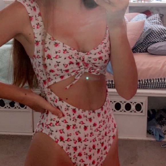 Target Xhilaration full piece cutout swimsuit - Picture 5 of 5